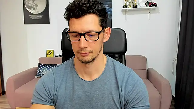 BrutusK08 live sex cam