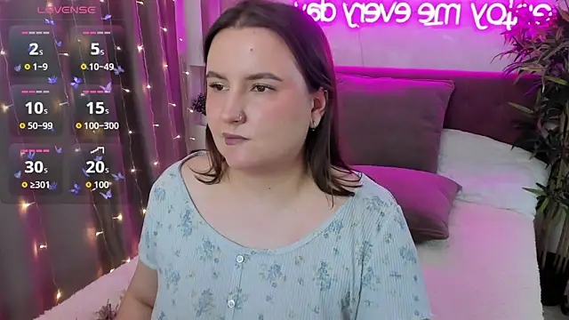 FeralPeach's cam snapshot