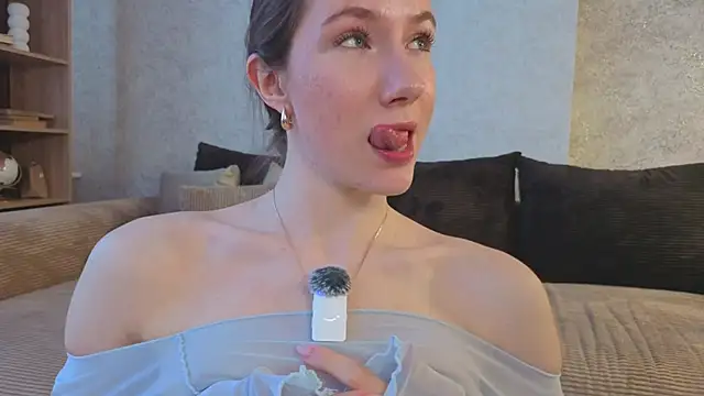 Kira_mindnes live sex cam