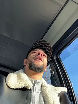 Lionayowe live sex cam