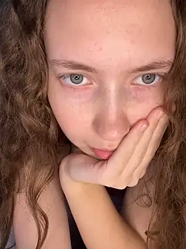 Holy_Poly's cam snapshot