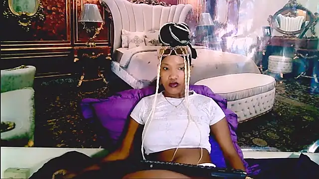 EroticSexyPrada's cam snapshot