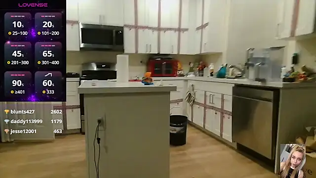 Blondiewithanass's cam snapshot