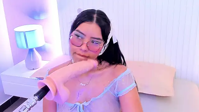 pocahontas_lantina's cam snapshot