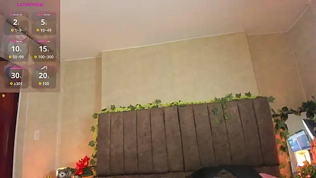 LanaMills_'s cam snapshot