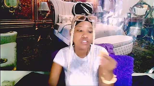 EroticSexyPrada's cam snapshot