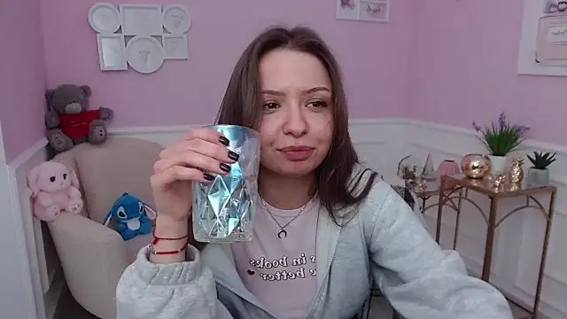 LucySkilar live sex cam