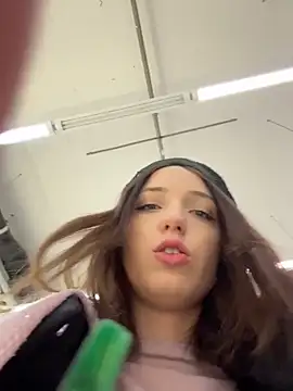 DollyTall's cam snapshot