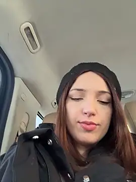 DollyTall's cam snapshot