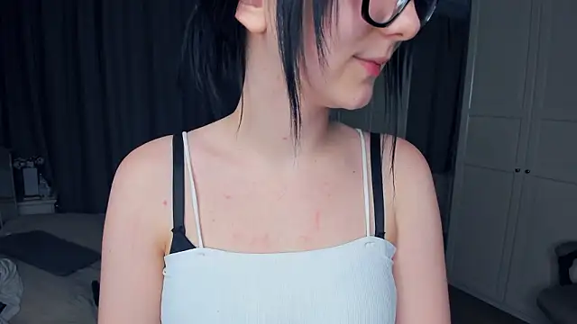 RoxanneComisky's cam snapshot