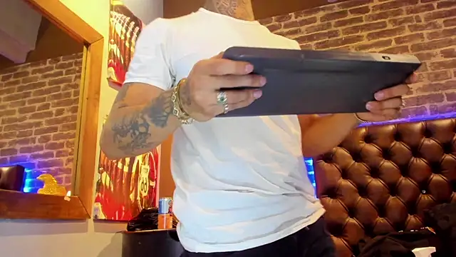 VinzenzRizzo live sex cam