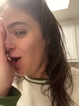 SafeinouterSpace's cam snapshot