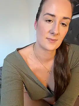 EllaMae live sex cam