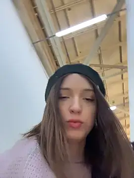 DollyTall's cam snapshot