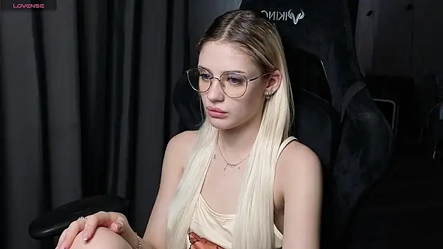 Betty_Blamee's cam snapshot