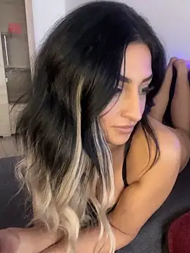 Mia_spicyy's cam snapshot