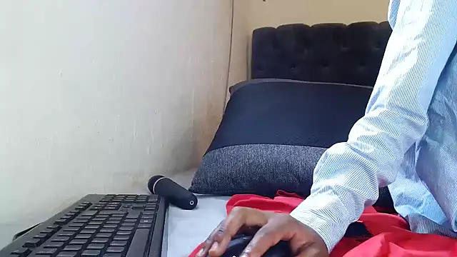 Beverlygurlx6 live sex cam