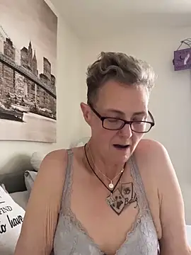 Curvy-Jinx's cam snapshot