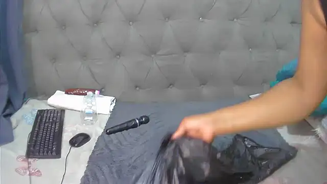 ThePeacheese's cam snapshot