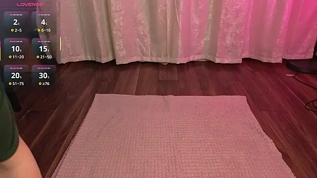 LatinaHuguenin's cam snapshot