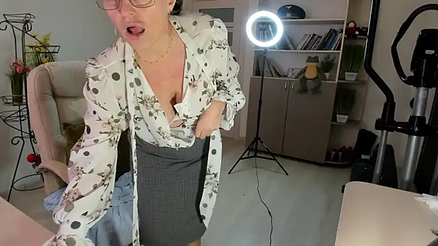 Vika73 live sex cam