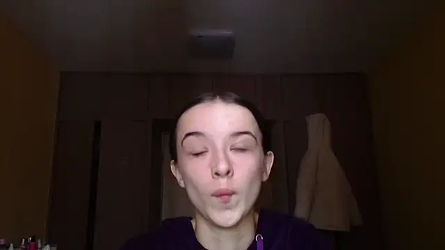 Emilia_Light live sex cam