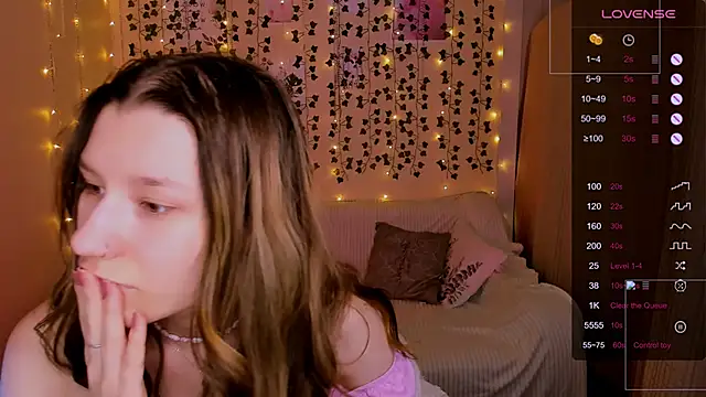 LinaBlossom_'s cam snapshot