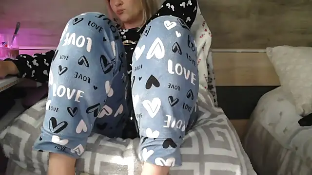 LaRa_forU's cam snapshot