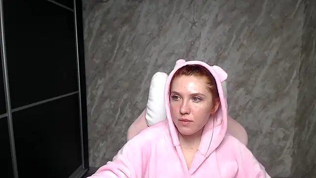 Reginasmilee live sex cam