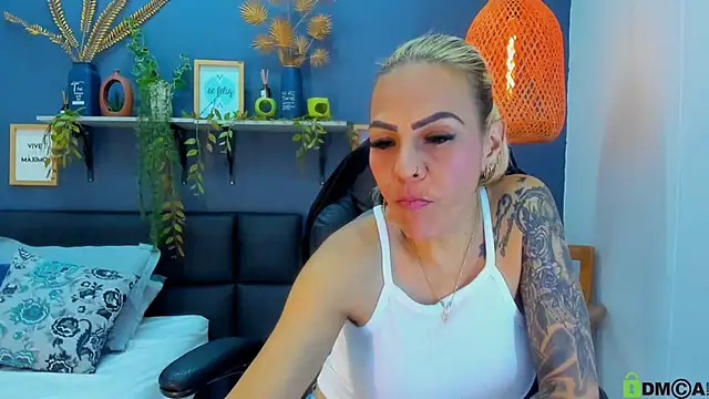 yessila_parker's cam snapshot