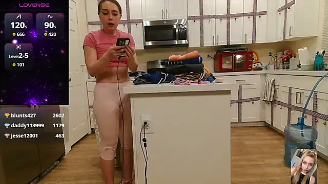 Blondiewithanass live sex cam