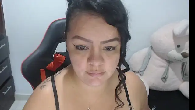 emily_sexxx's cam snapshot