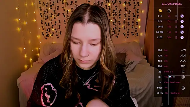 LinaBlossom_'s cam snapshot