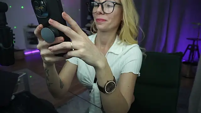 LaraPunkt live sex cam