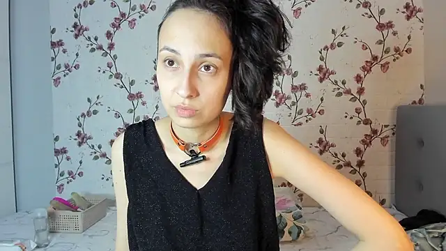 Alisagold90 live sex cam