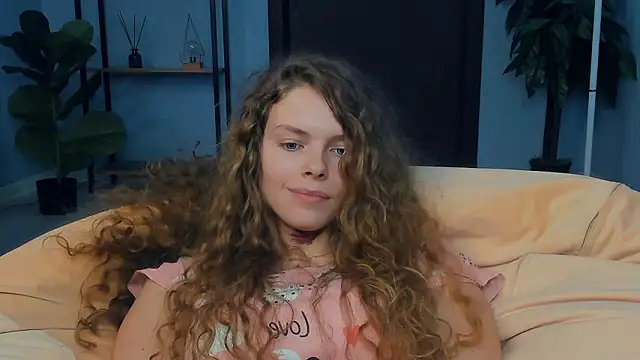 RayaNenlia's cam snapshot