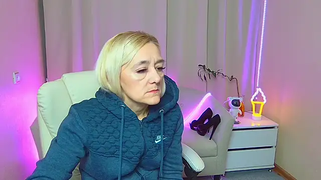 KarmenHH's cam snapshot