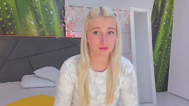 HollyTailors's cam snapshot