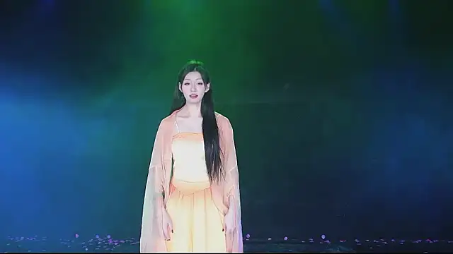 SuperGirl-100's cam snapshot