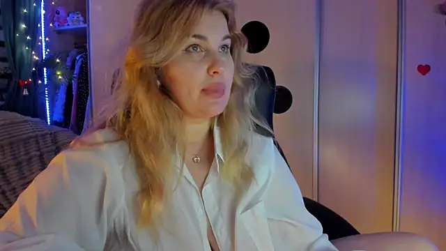 CoraSwon's cam snapshot