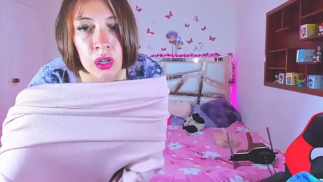 perlabeautiful's cam snapshot