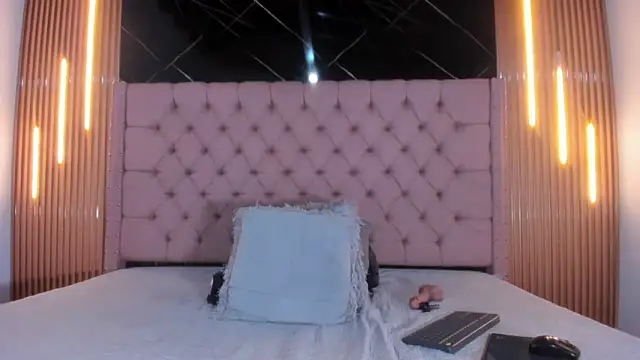 AinaPink's cam snapshot