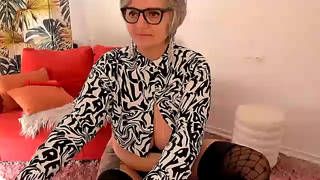 Milf-Ella's cam snapshot