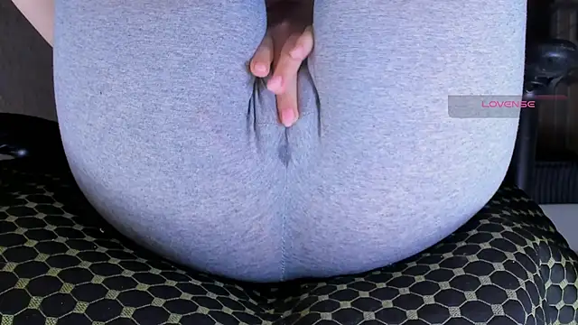 Cameltoe_squirt_inPants's cam snapshot