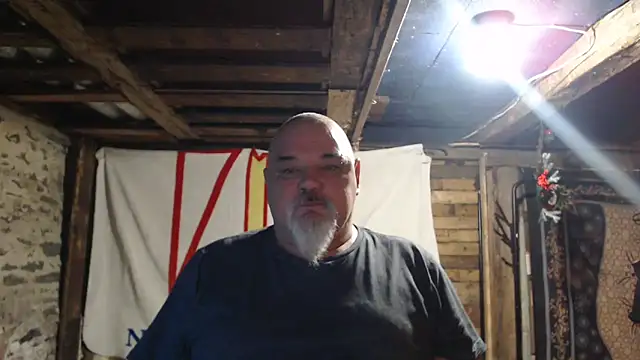 Newfiesausage1972's cam snapshot