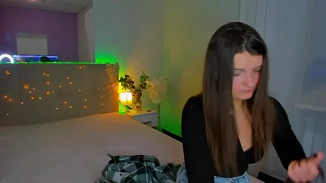 Laura_Leee's cam snapshot