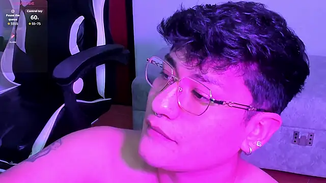 Theo_Rowan's cam snapshot