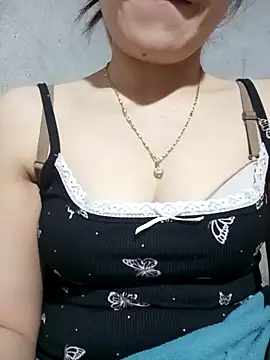 LucyyLy's cam snapshot