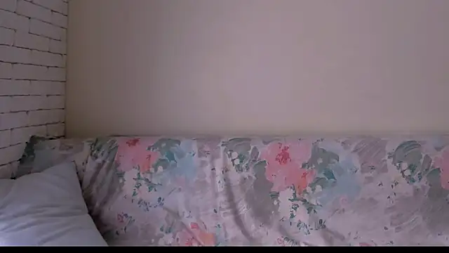 Elle_Pearl_'s cam snapshot