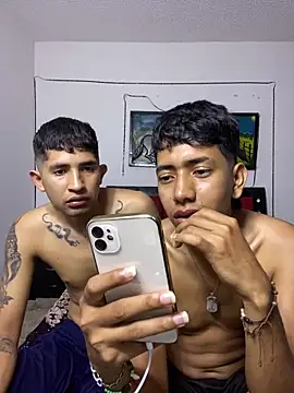 darwinandbrayann's cam snapshot